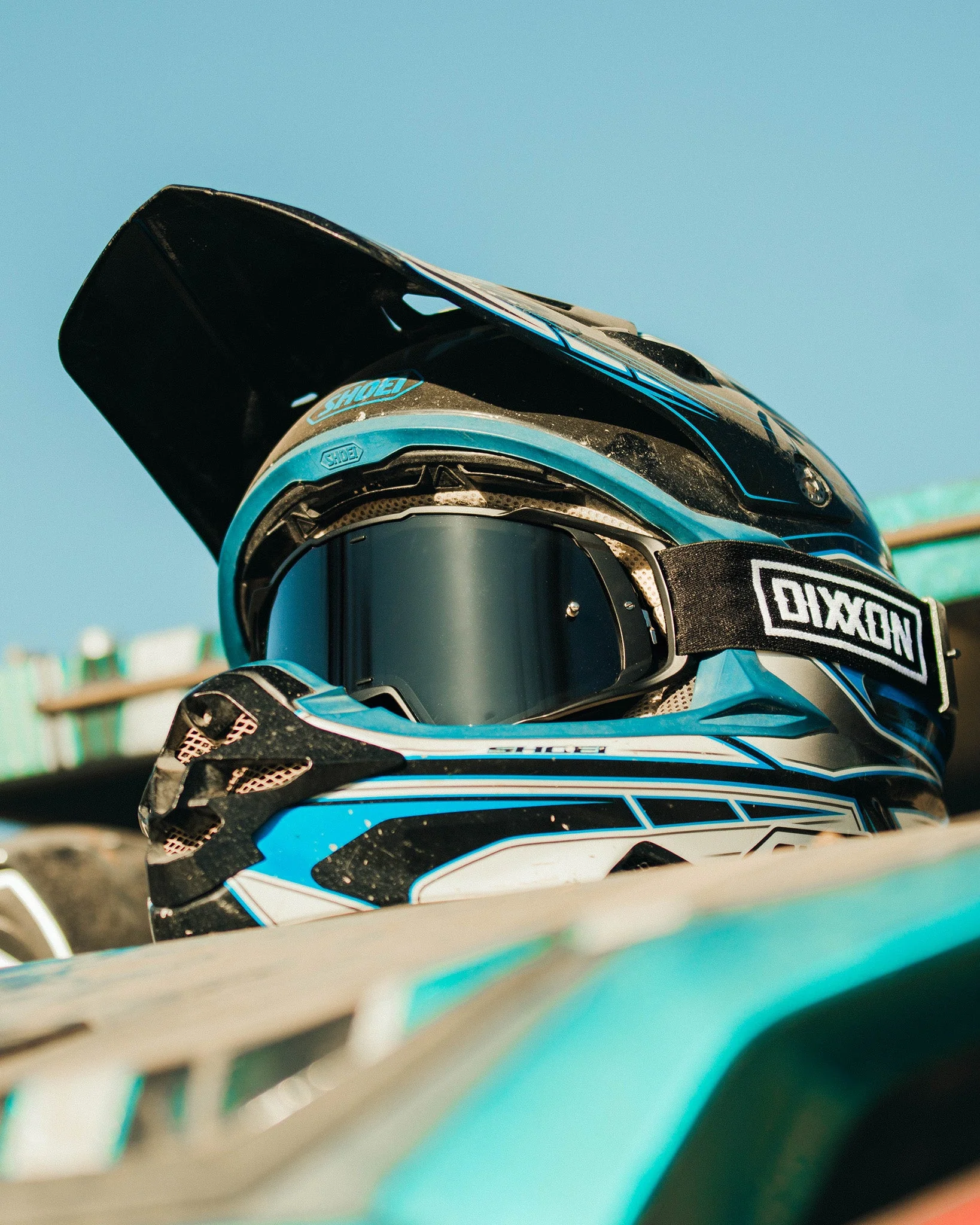 Contender MX Goggles - Black & White / Gray Lens - Image 7