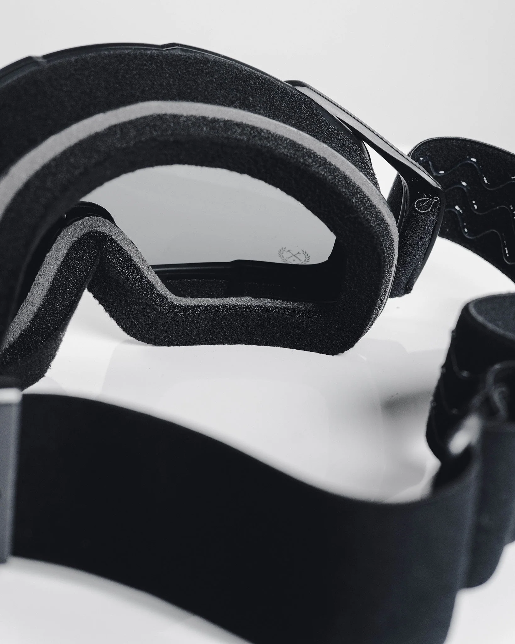 Contender MX Goggles Sand - Black & White / Gray Lens - Image 3