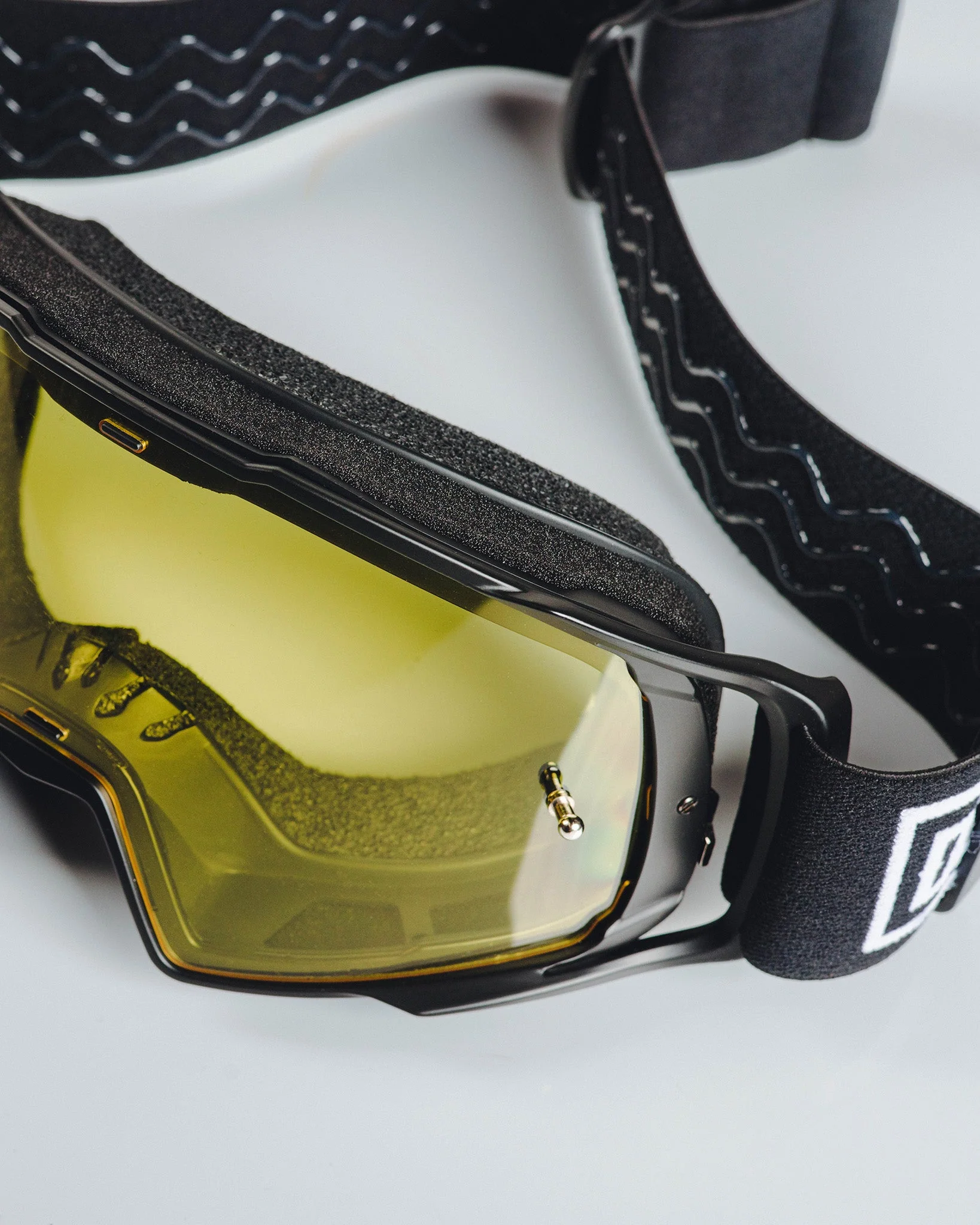 Contender MX Goggles Sand - Black & White / Yellow Lens - Image 3
