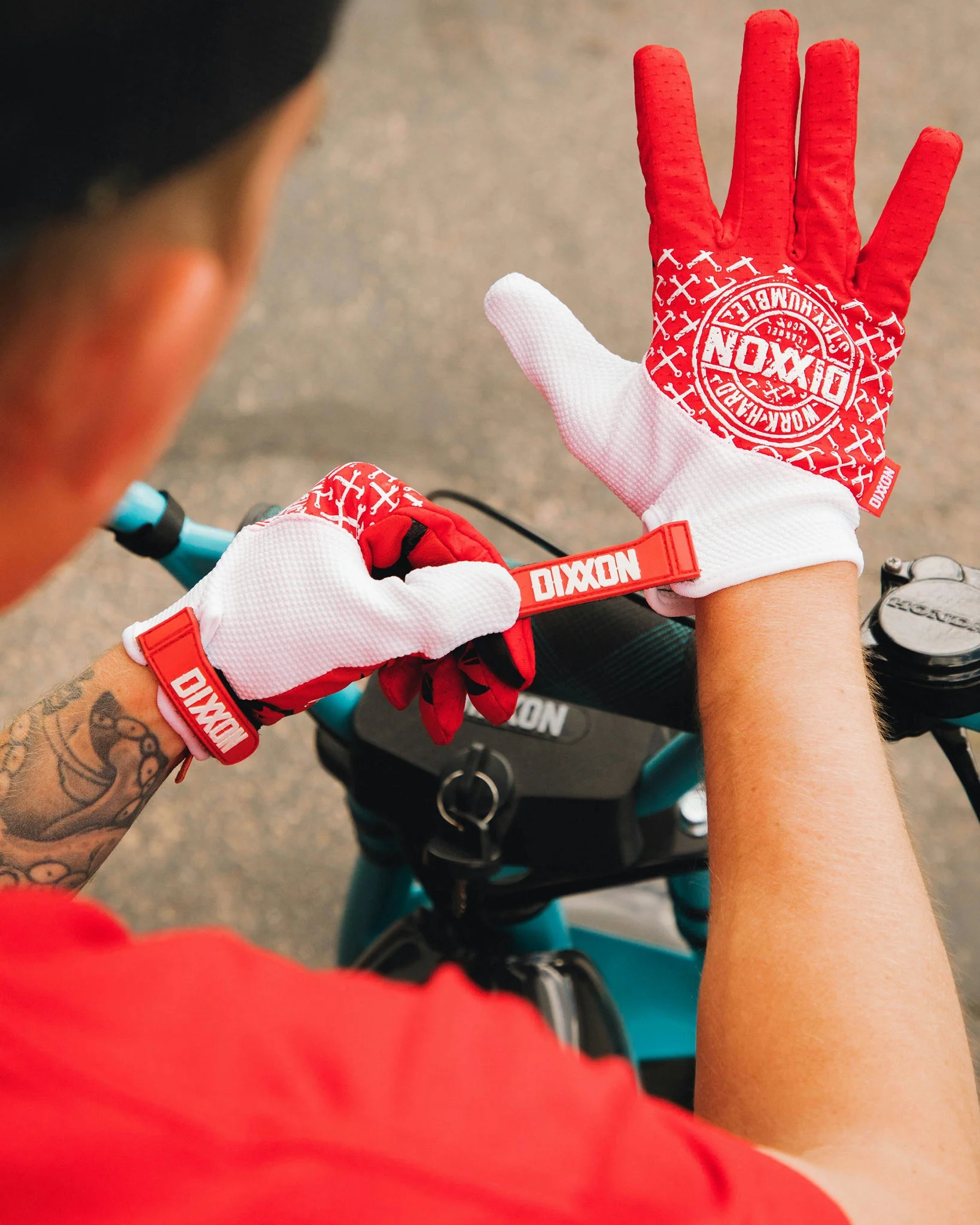 Corpo Moto Gloves - Red & White - Image 3