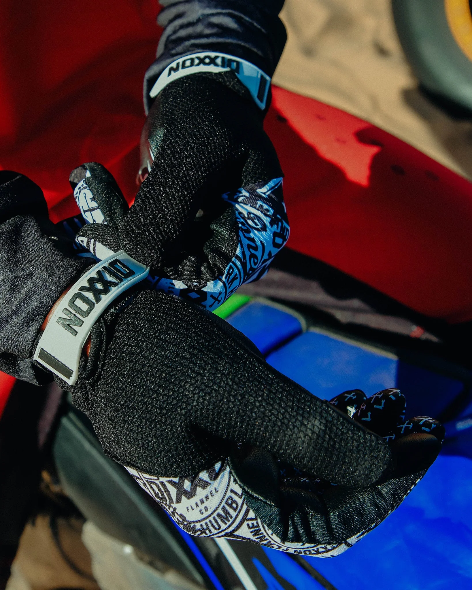 Corpo Overload Moto Gloves - Black & White - Image 2
