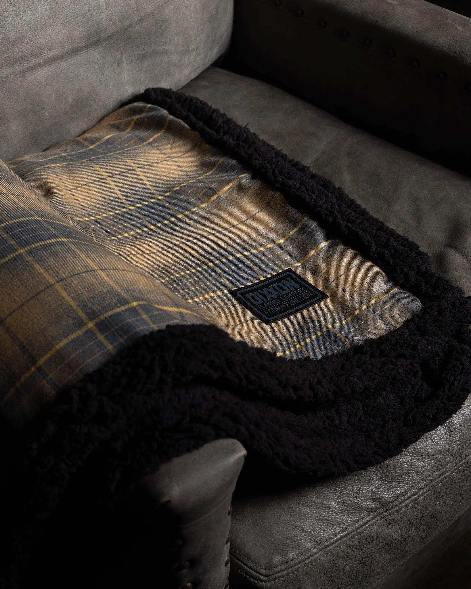 Distillery Flannel Sherpa Blanket - Image 2