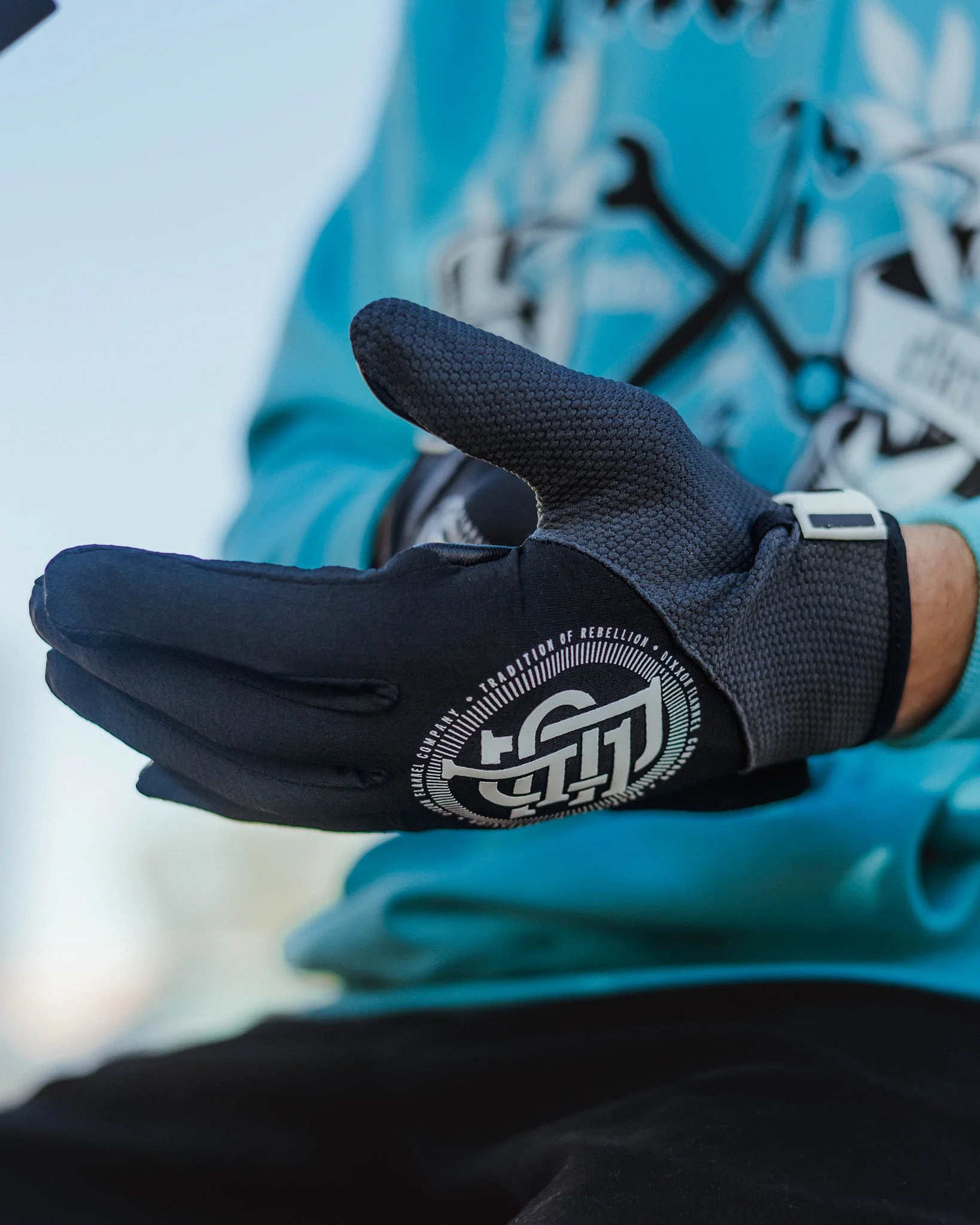 Insignia Moto Gloves - Image 2
