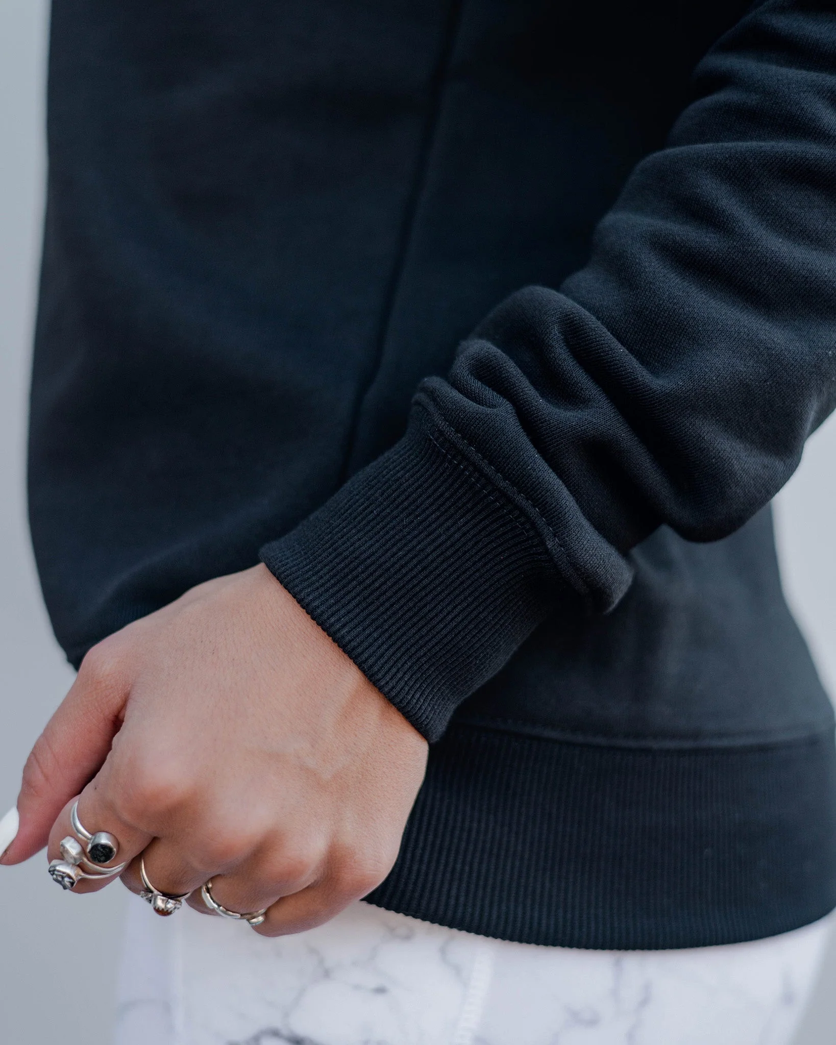 Women's Pocket Crewneck Sweatshirt - Black - Image 4